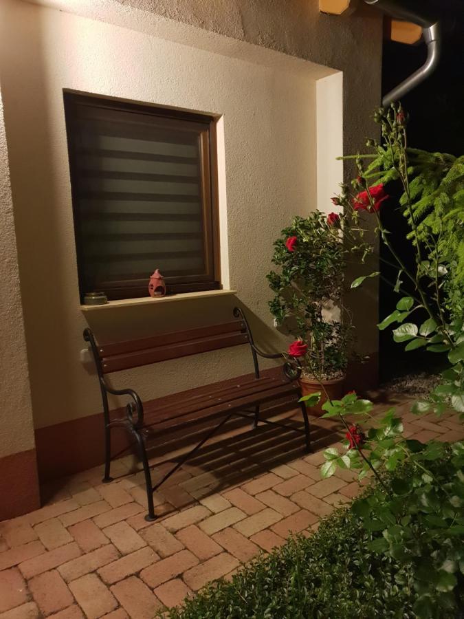 Fuered Deluxe Garden Apartment Balatonfured Exterior photo