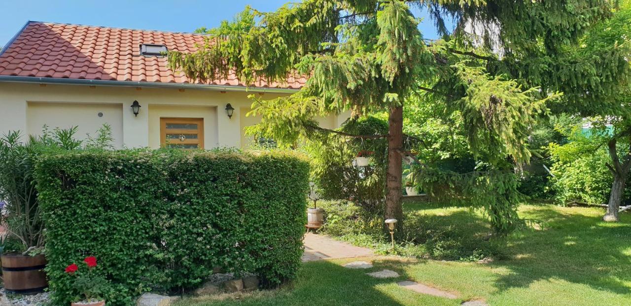 Fuered Deluxe Garden Apartment Balatonfured Exterior photo