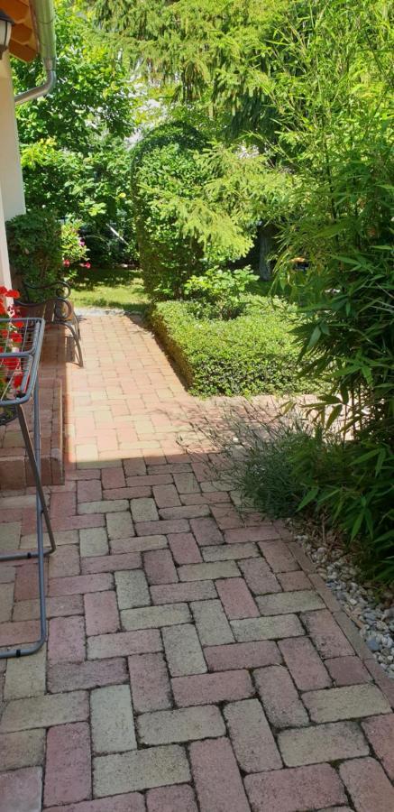 Fuered Deluxe Garden Apartment Balatonfured Exterior photo