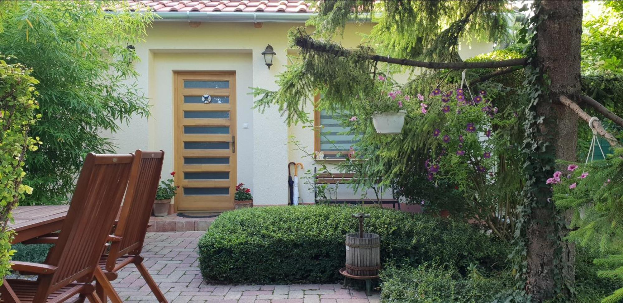 Fuered Deluxe Garden Apartment Balatonfured Exterior photo